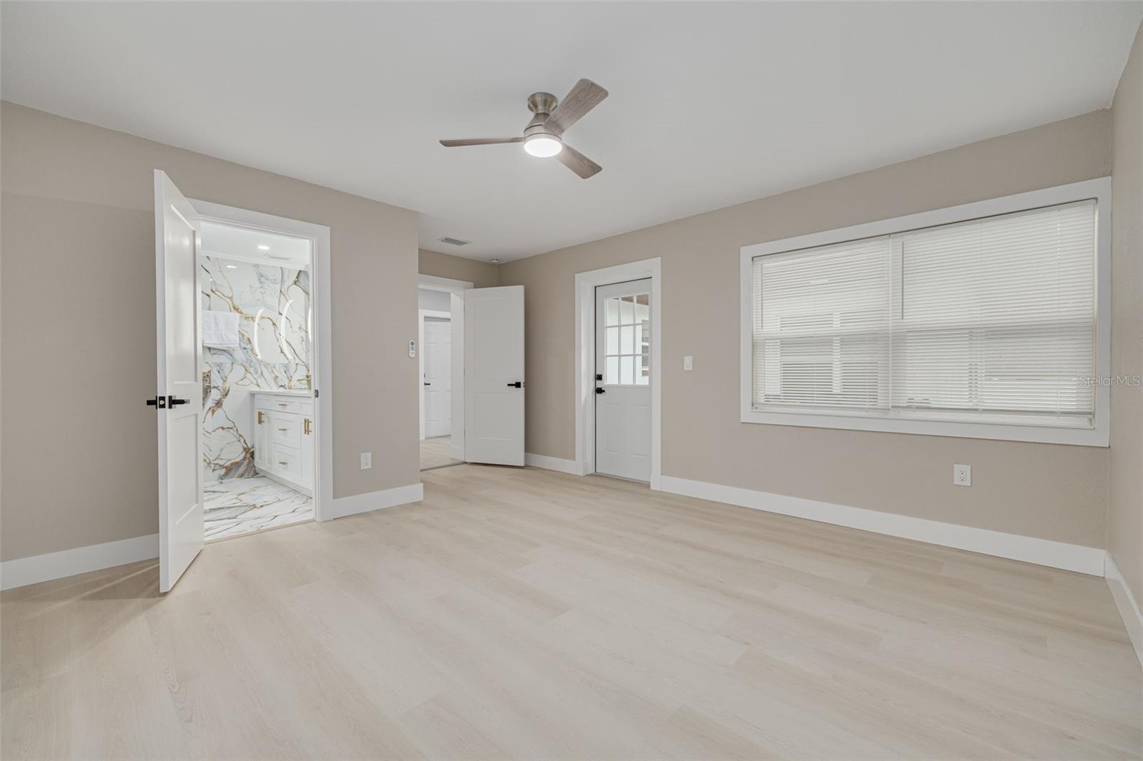 Image 20 of 33 For 912 Pineview Avenue