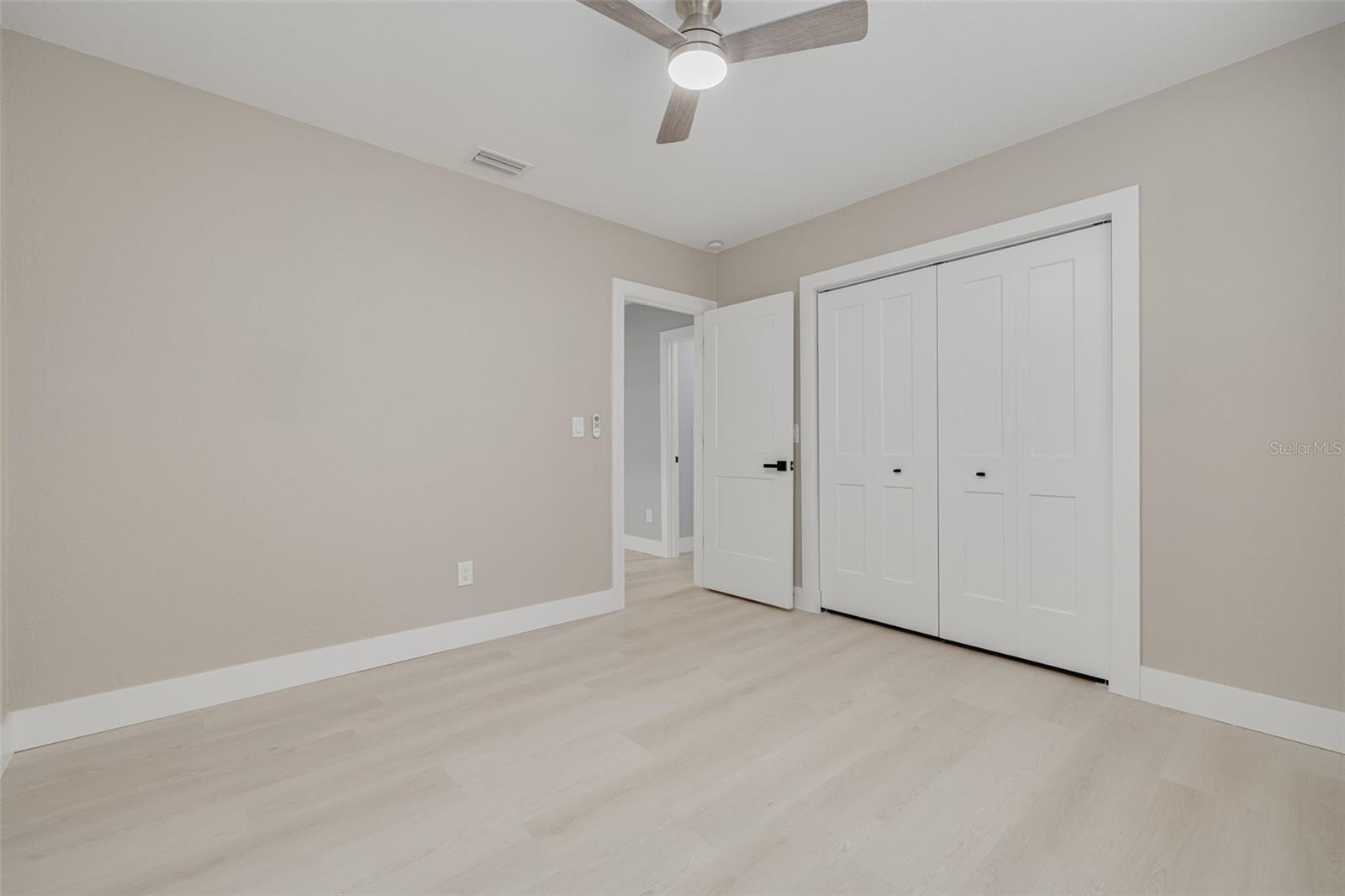 Image 24 of 33 For 912 Pineview Avenue
