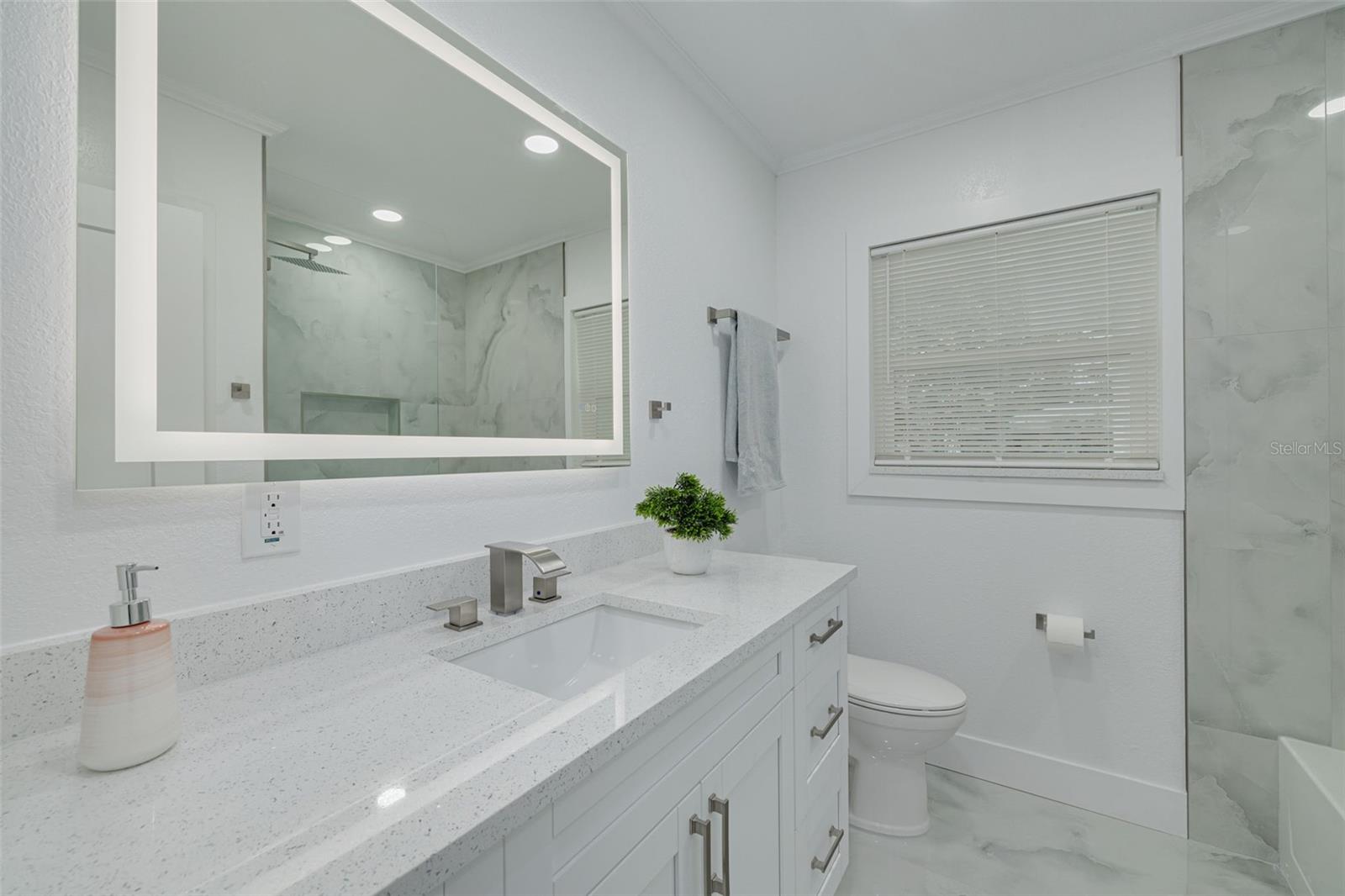 Image 25 of 33 For 912 Pineview Avenue