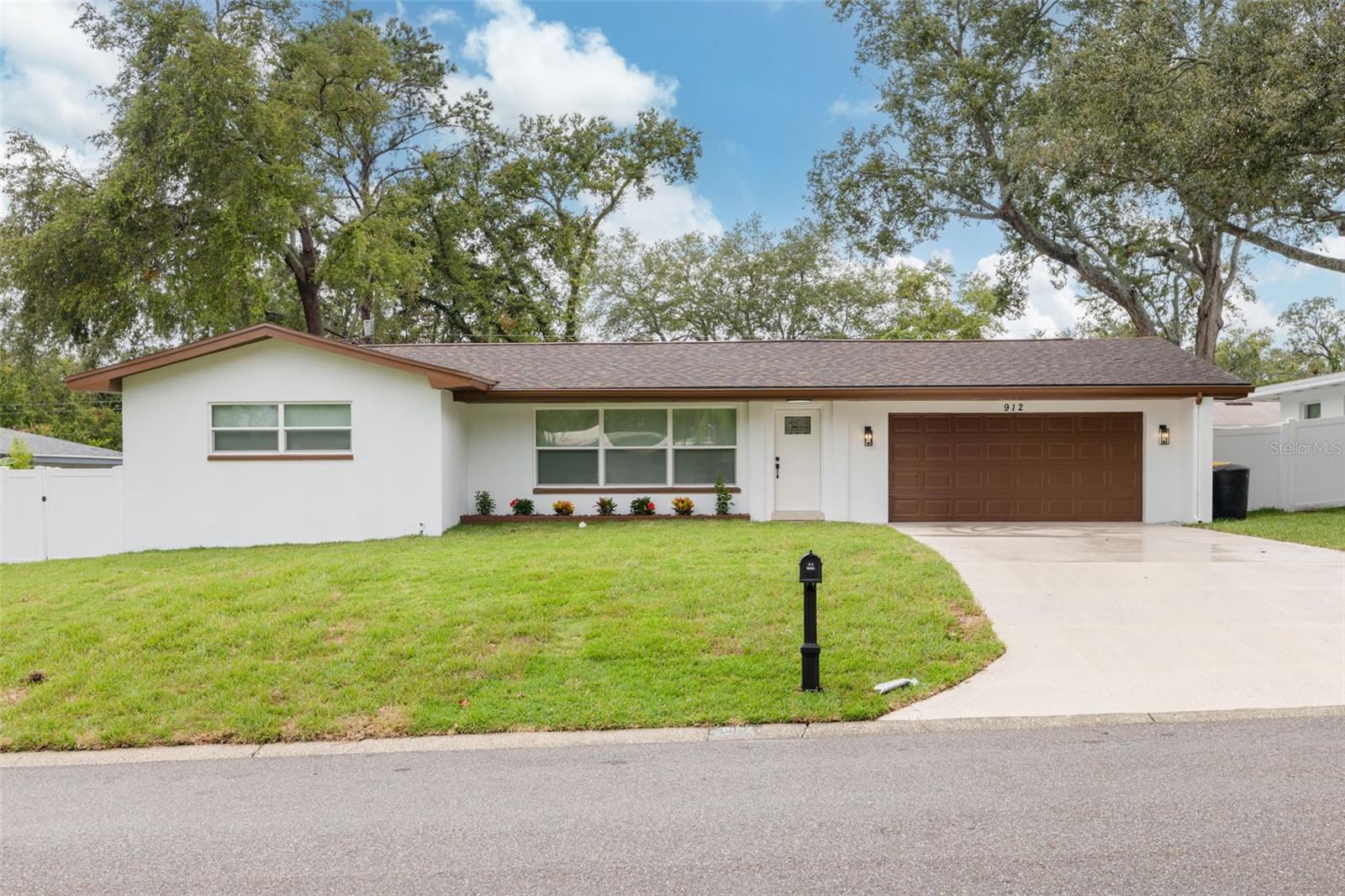 Image 3 of 33 For 912 Pineview Avenue