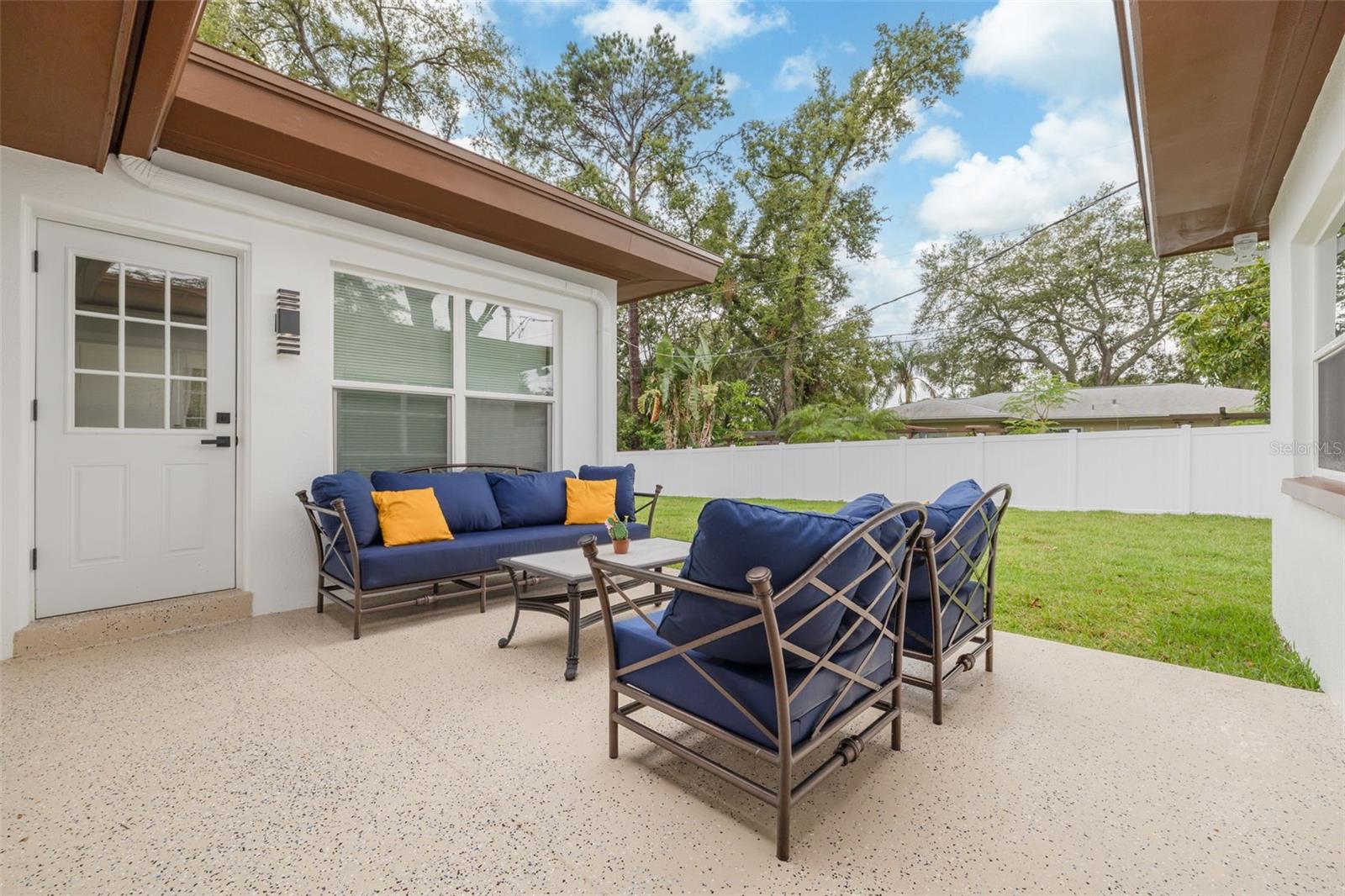 Image 30 of 33 For 912 Pineview Avenue