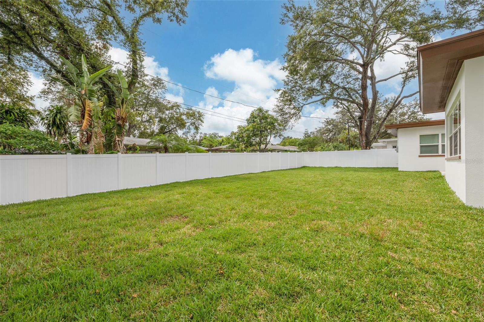Image 32 of 33 For 912 Pineview Avenue