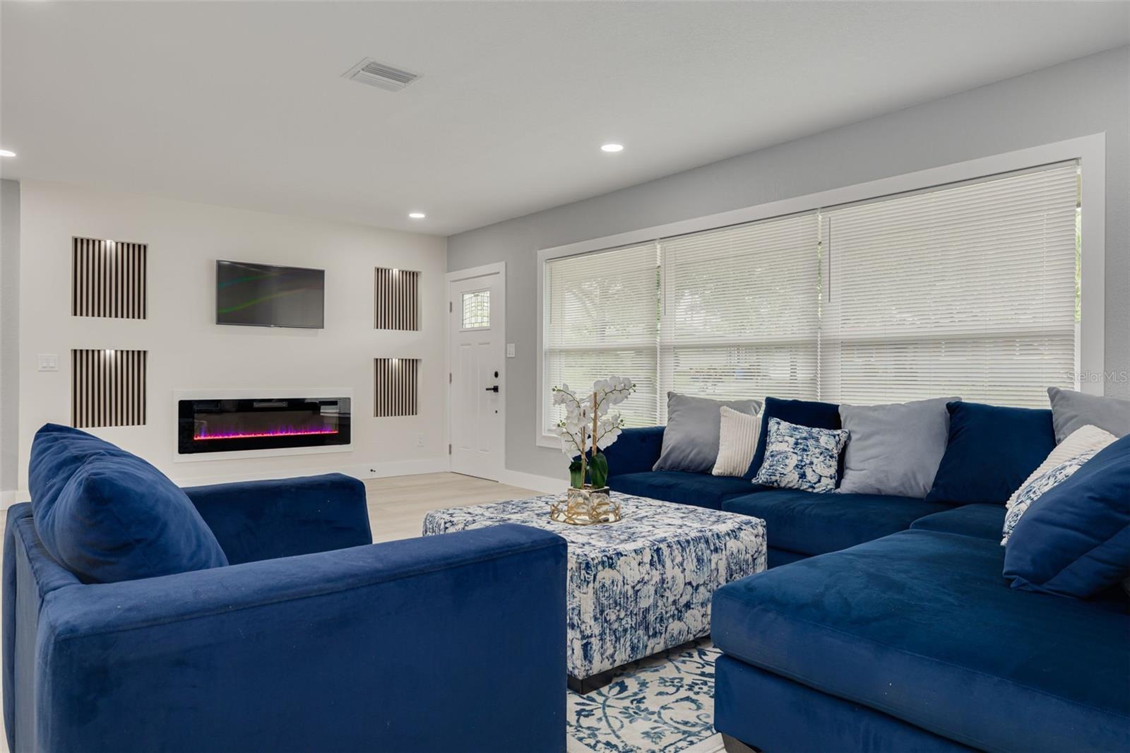 Image 6 of 33 For 912 Pineview Avenue