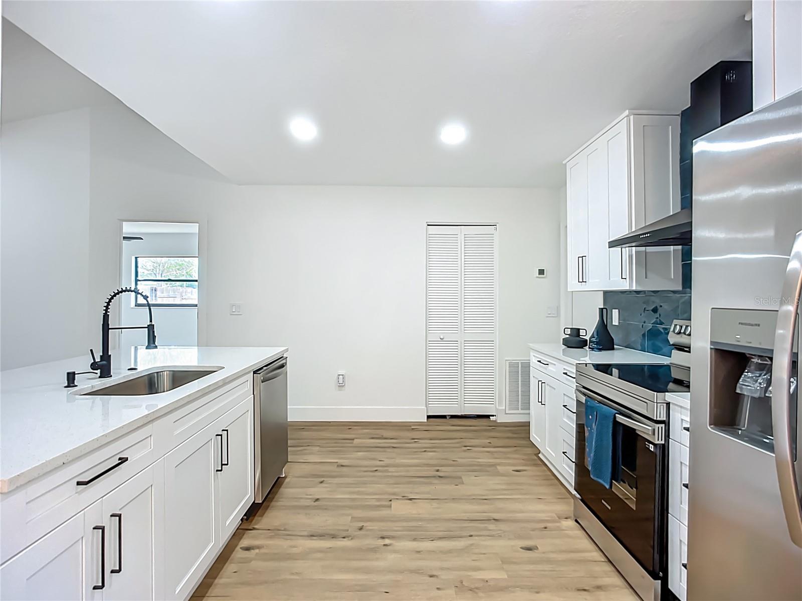 Image 10 of 59 For 1104 23rd Avenue W