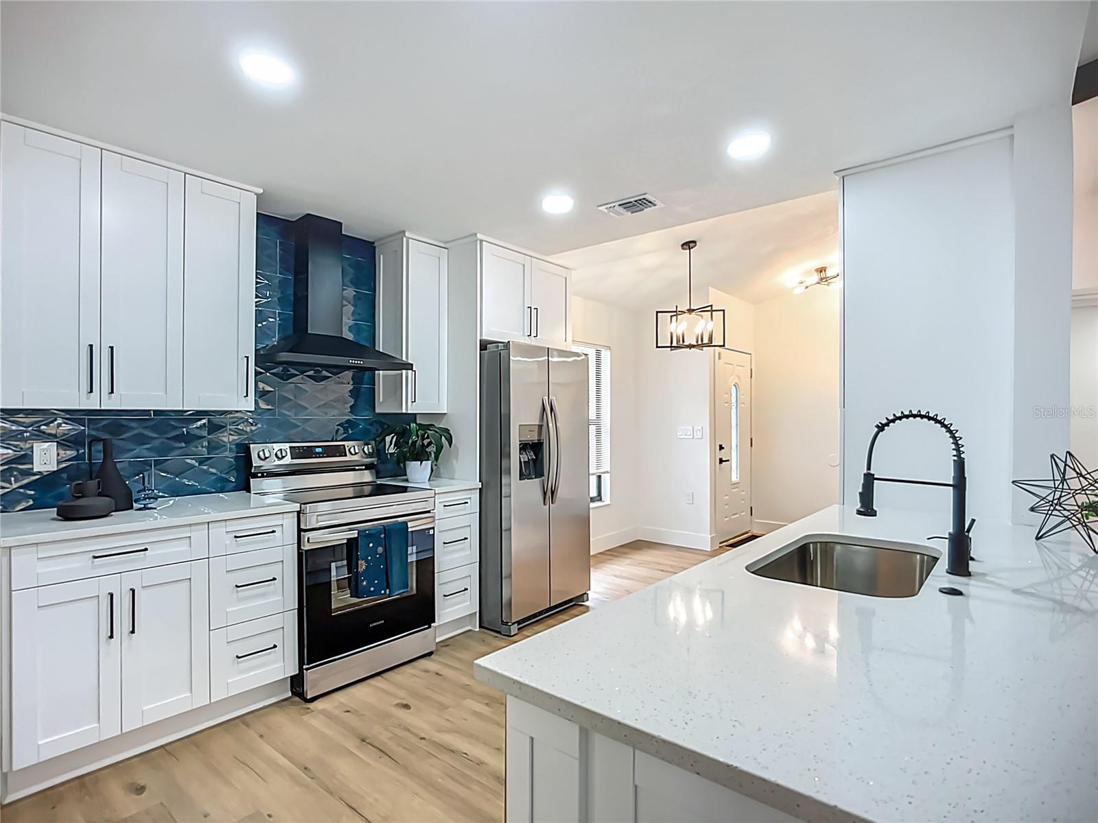 Image 11 of 59 For 1104 23rd Avenue W