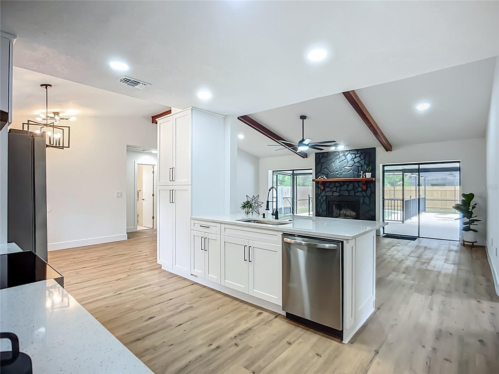 Image 12 of 59 For 1104 23rd Avenue W