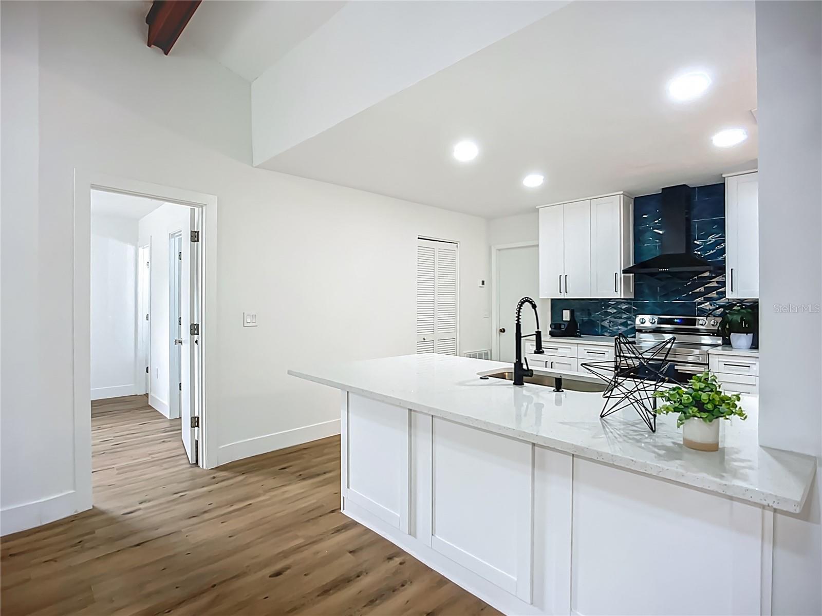 Image 17 of 59 For 1104 23rd Avenue W