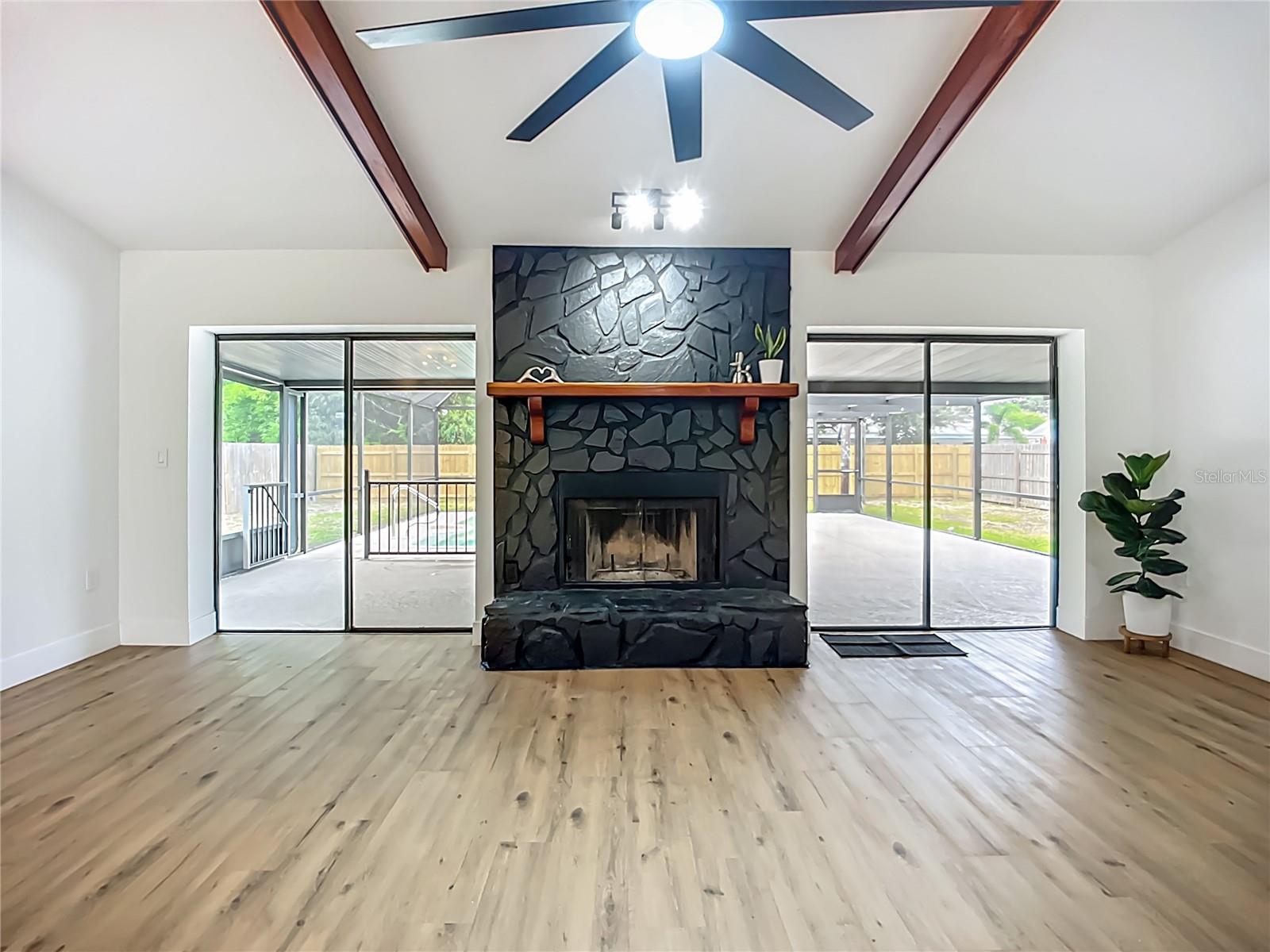 Image 18 of 59 For 1104 23rd Avenue W