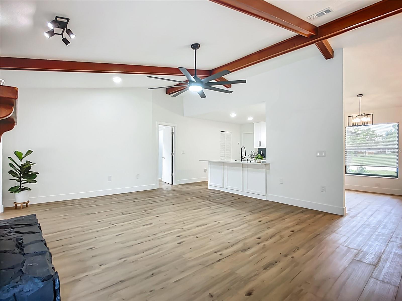 Image 20 of 59 For 1104 23rd Avenue W