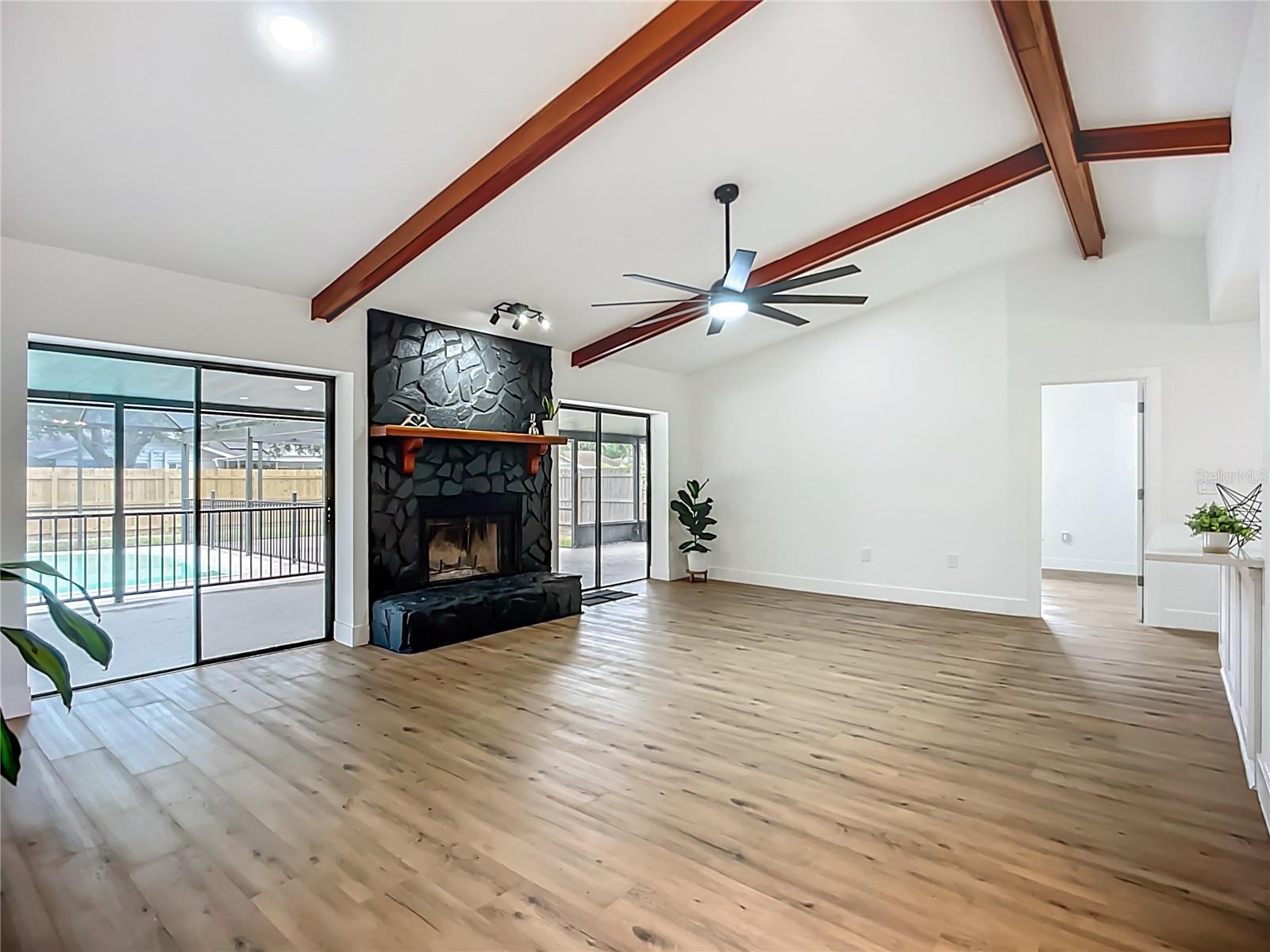 Image 21 of 59 For 1104 23rd Avenue W