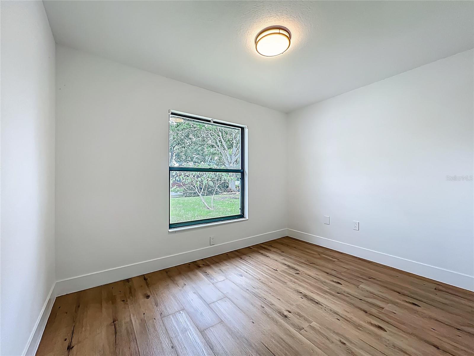 Image 29 of 59 For 1104 23rd Avenue W