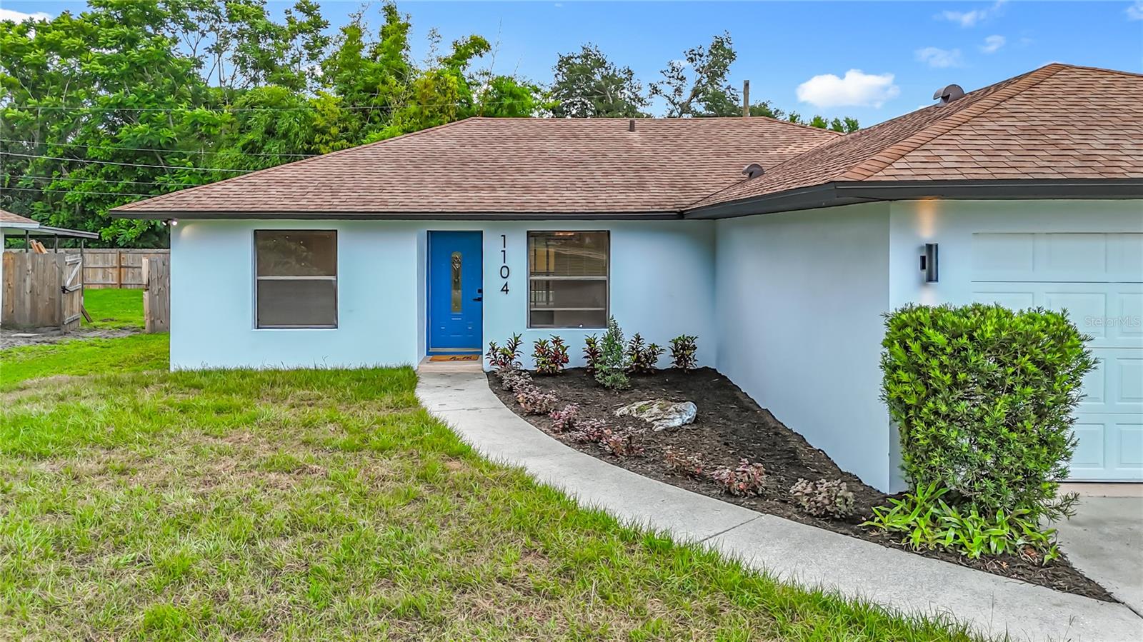 Image 3 of 59 For 1104 23rd Avenue W