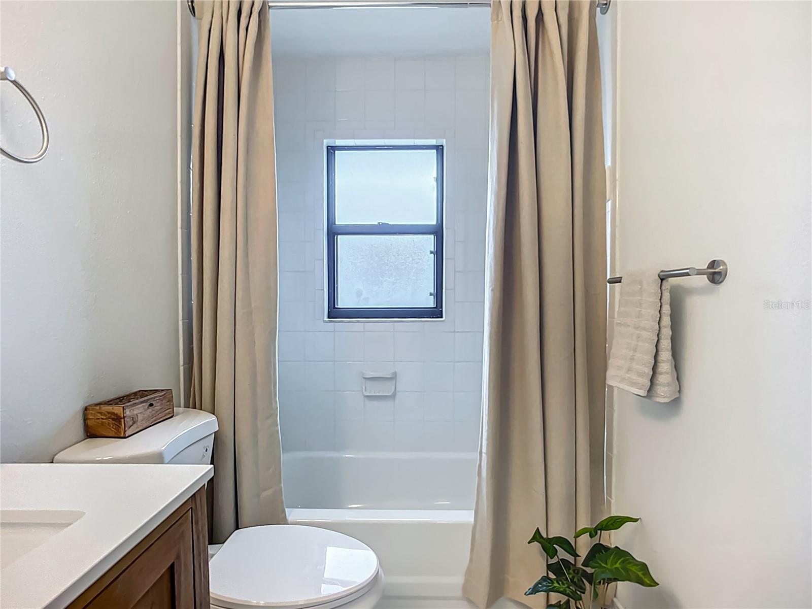 Image 32 of 59 For 1104 23rd Avenue W