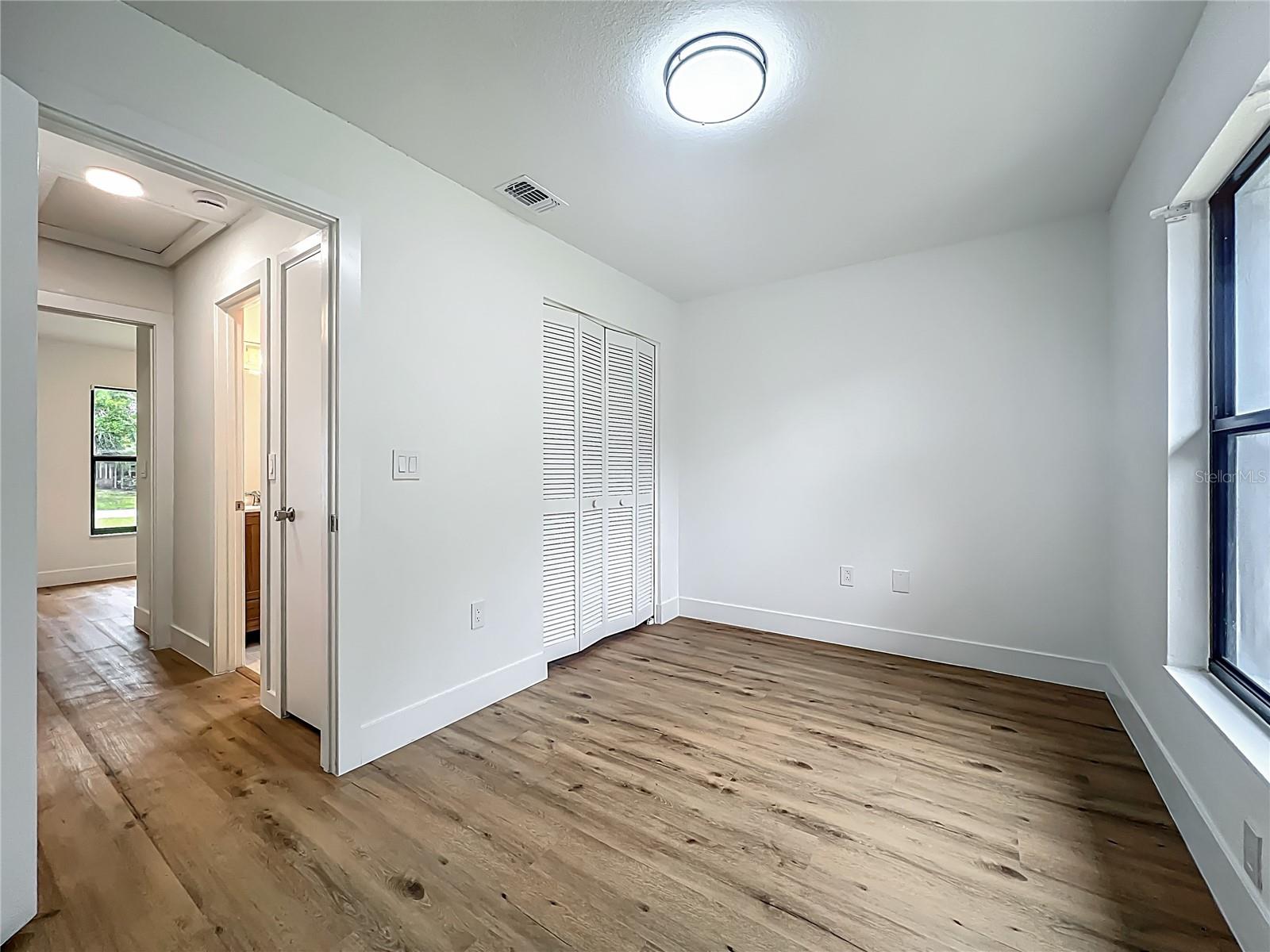 Image 33 of 59 For 1104 23rd Avenue W