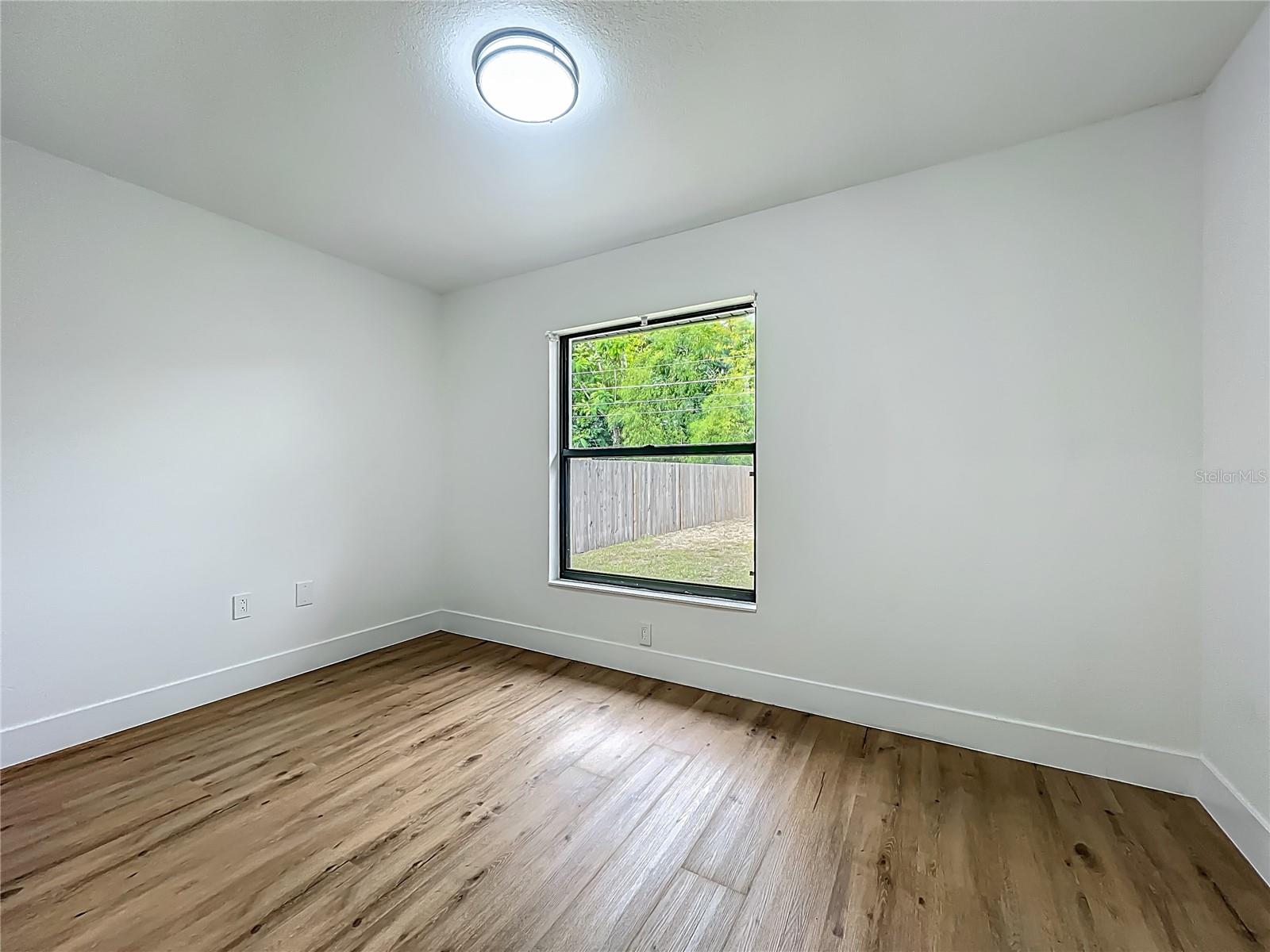 Image 34 of 59 For 1104 23rd Avenue W