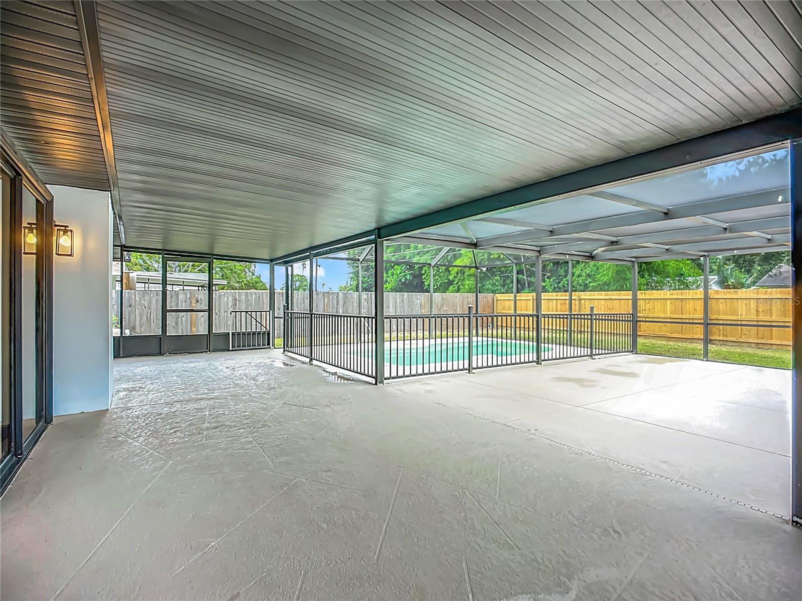 Image 37 of 59 For 1104 23rd Avenue W