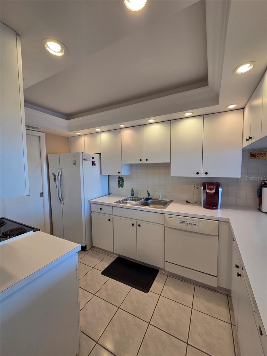 Image 11 of 32 For 632 Edgewater Drive 633