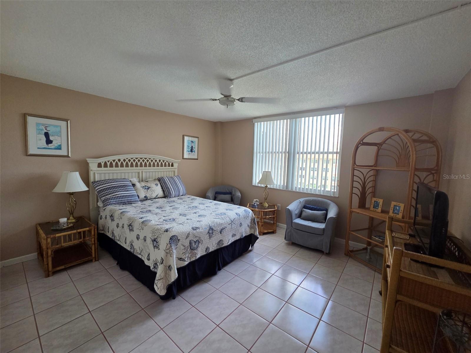 Image 14 of 32 For 632 Edgewater Drive 633