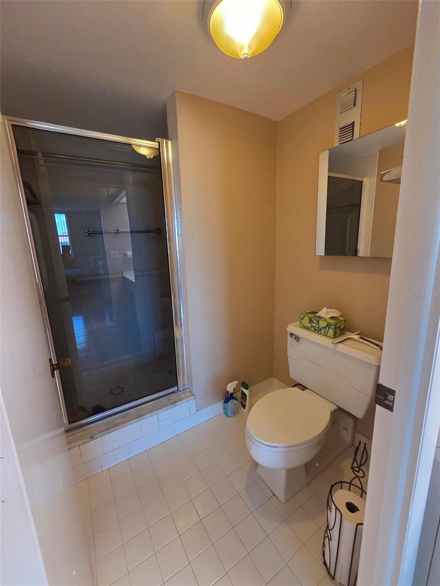 Image 20 of 32 For 632 Edgewater Drive 633