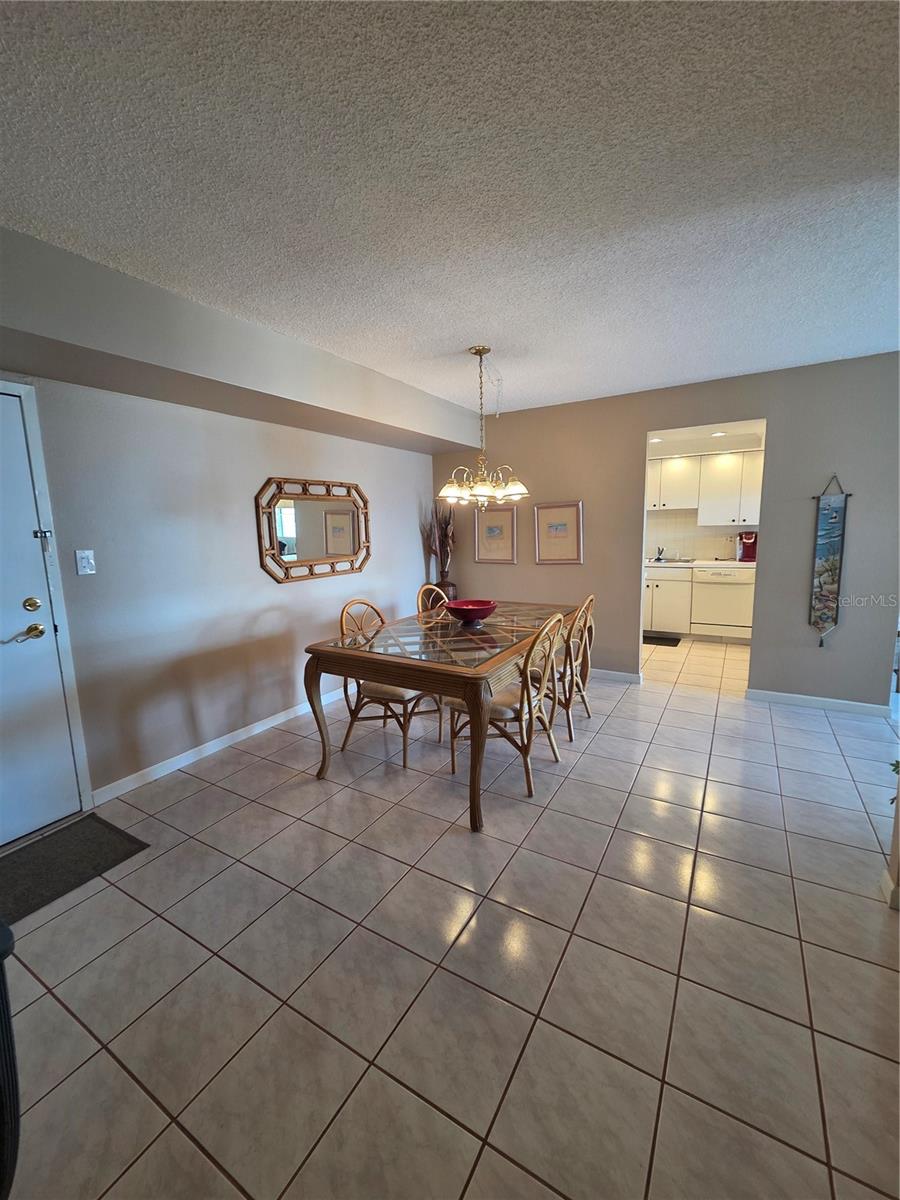 Image 22 of 32 For 632 Edgewater Drive 633
