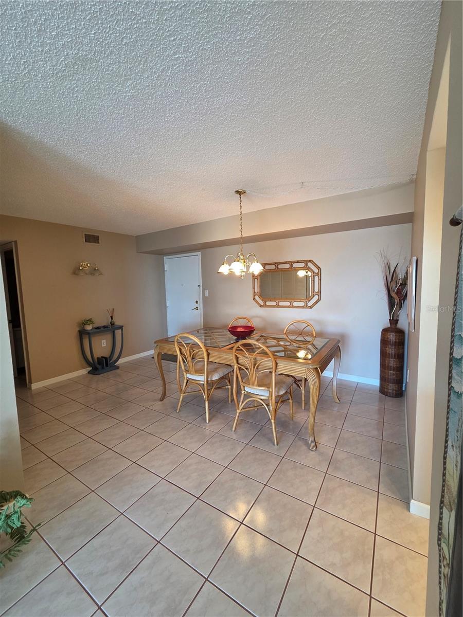 Image 23 of 32 For 632 Edgewater Drive 633