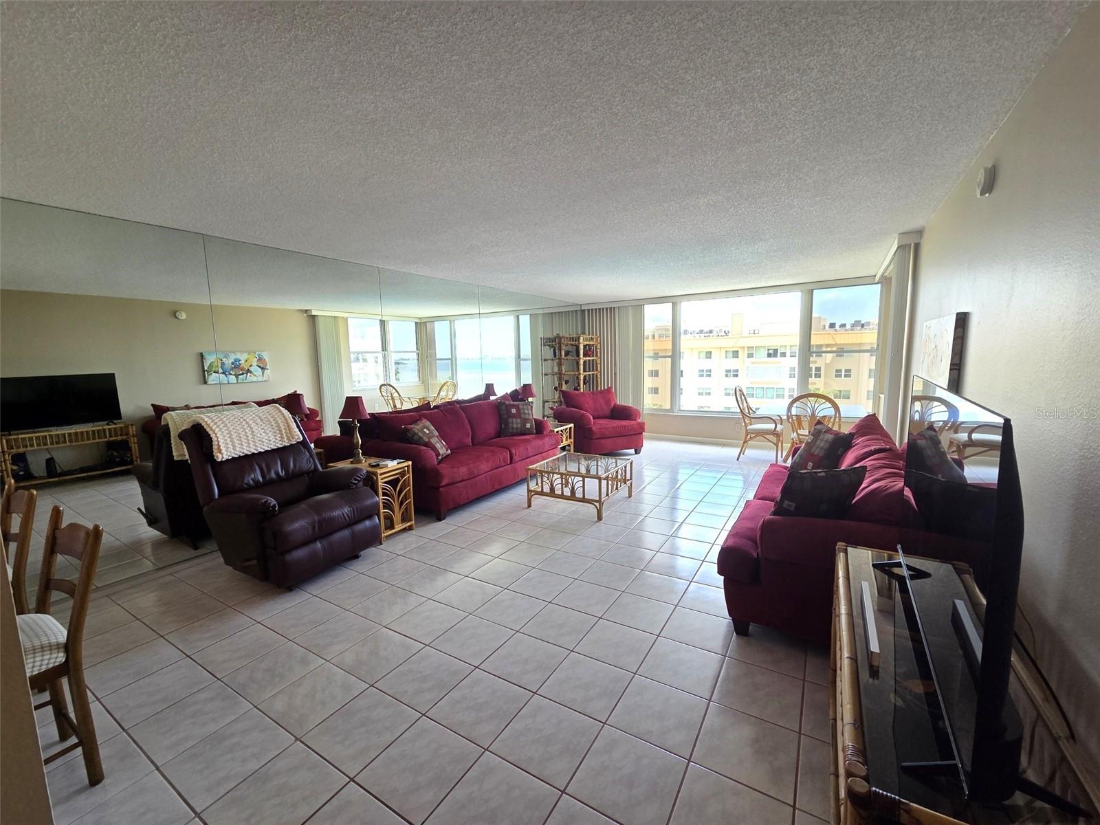 Image 5 of 32 For 632 Edgewater Drive 633