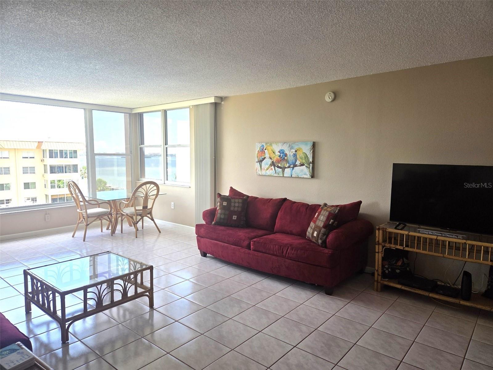 Image 9 of 32 For 632 Edgewater Drive 633