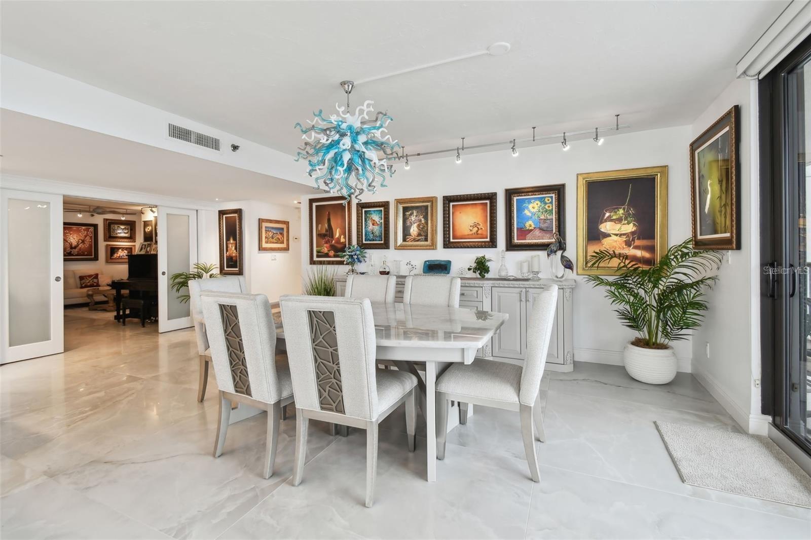 Listing photo id 9 for 1660 Gulf Boulevard Ph1