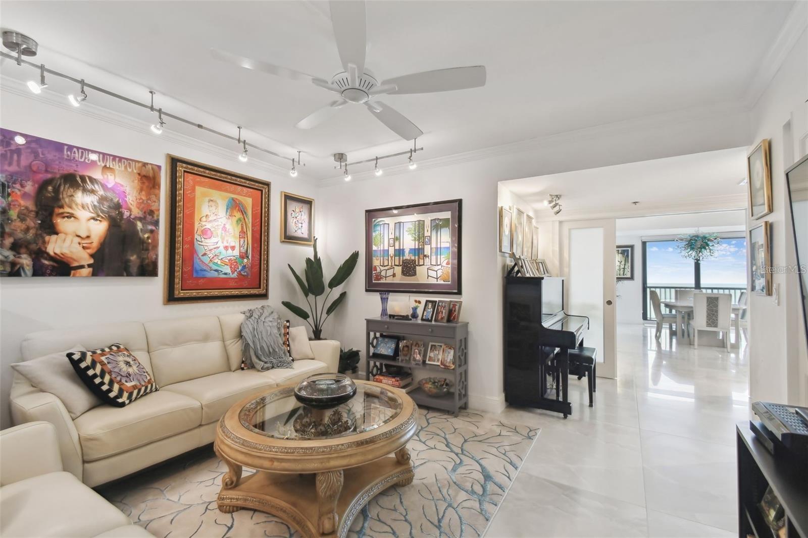 Listing photo id 12 for 1660 Gulf Boulevard Ph1