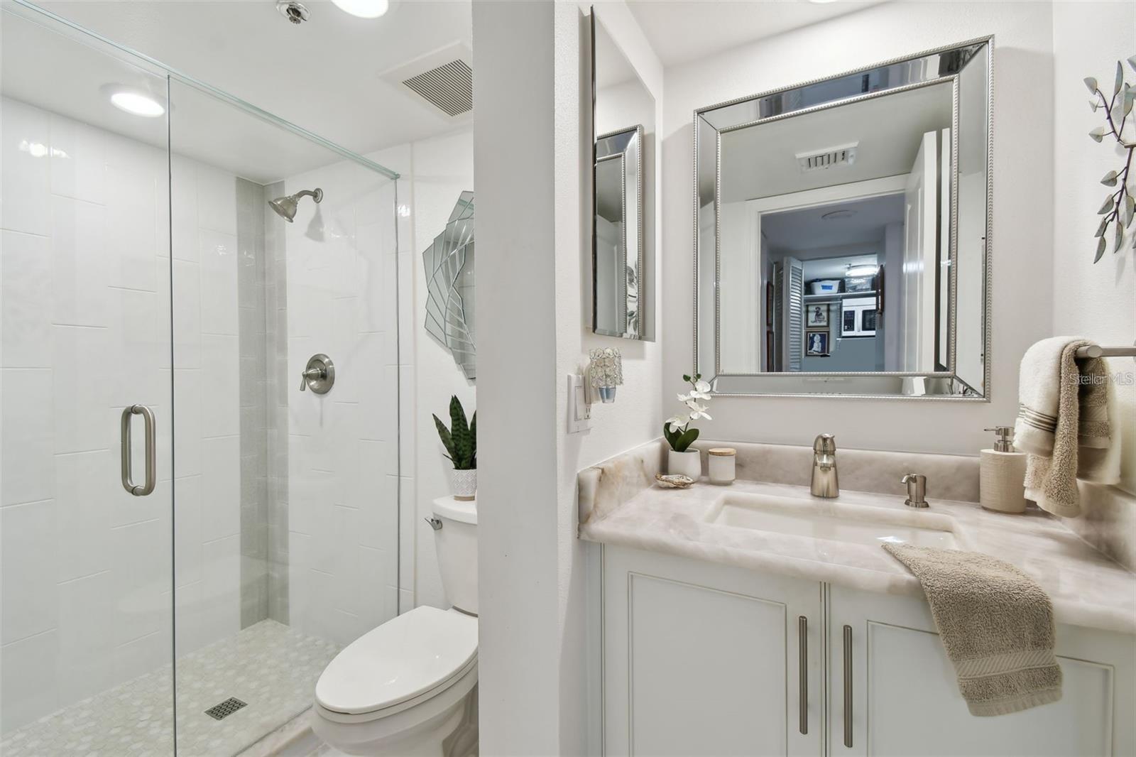Listing photo id 13 for 1660 Gulf Boulevard Ph1