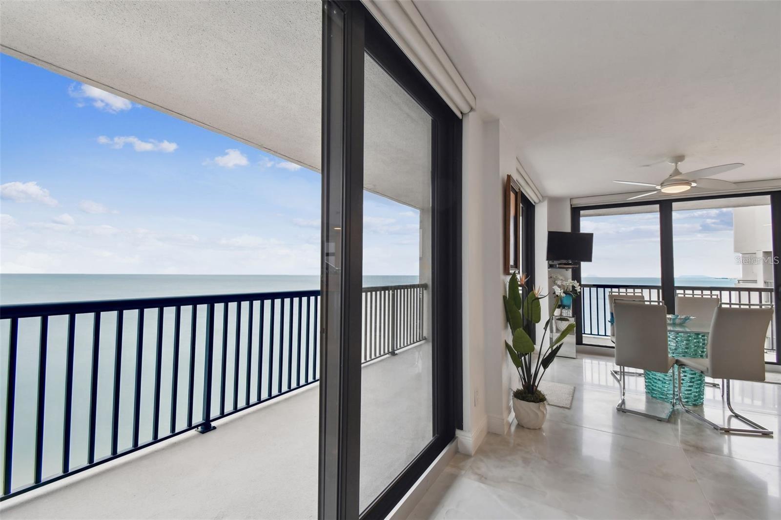 Listing photo id 14 for 1660 Gulf Boulevard Ph1