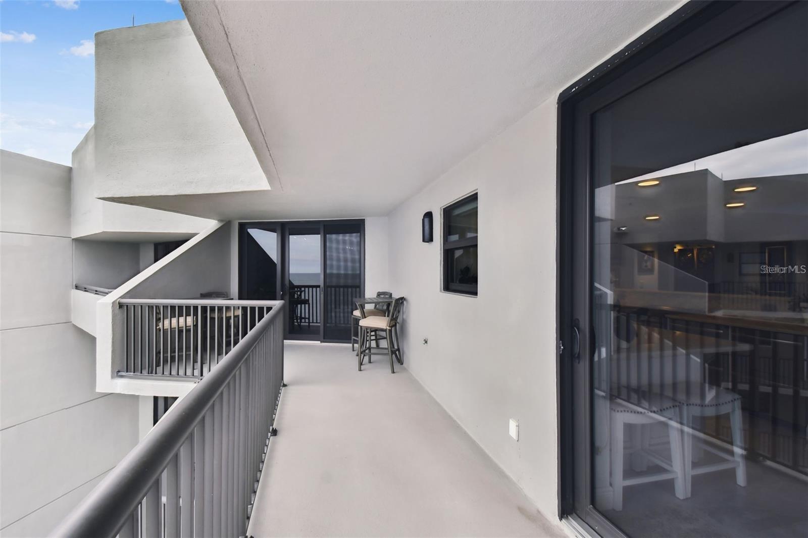 Listing photo id 15 for 1660 Gulf Boulevard Ph1