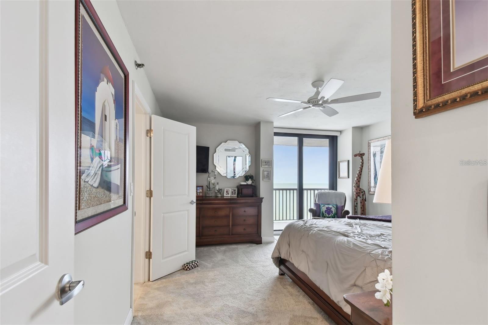 Listing photo id 17 for 1660 Gulf Boulevard Ph1
