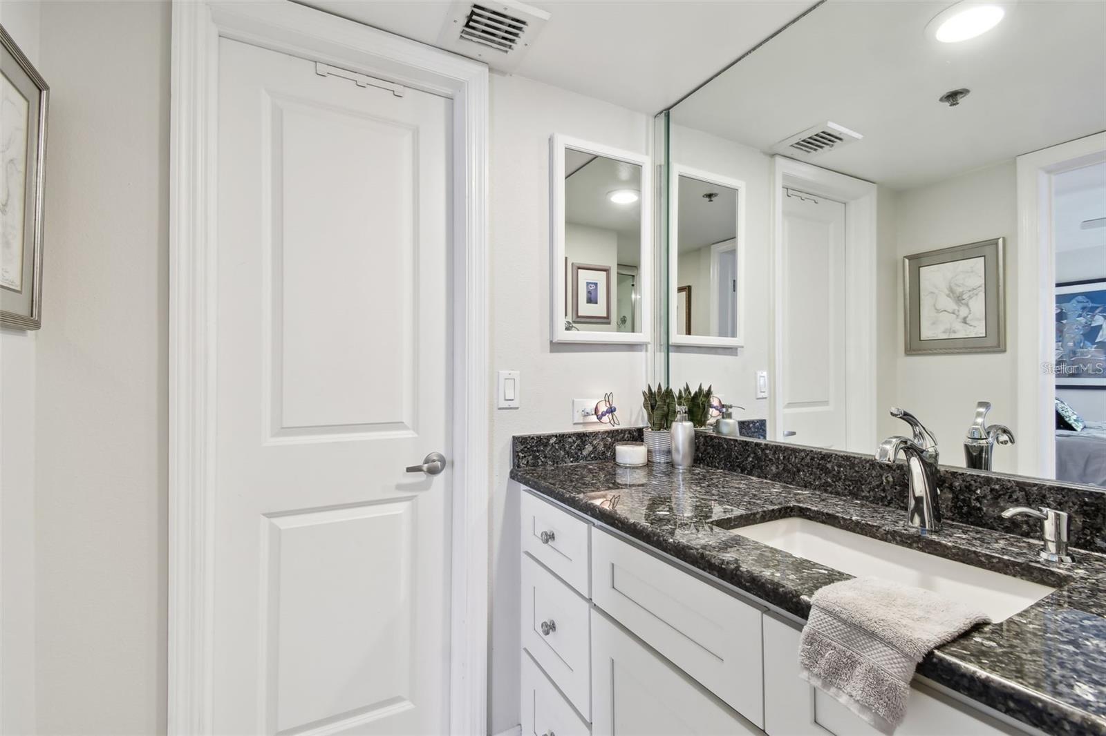 Listing photo id 19 for 1660 Gulf Boulevard Ph1