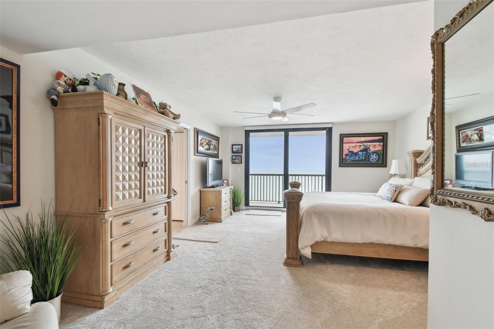 Listing photo id 20 for 1660 Gulf Boulevard Ph1