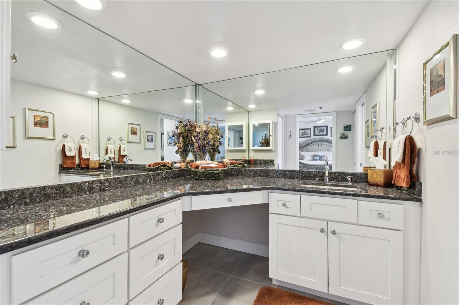 Listing photo id 23 for 1660 Gulf Boulevard Ph1