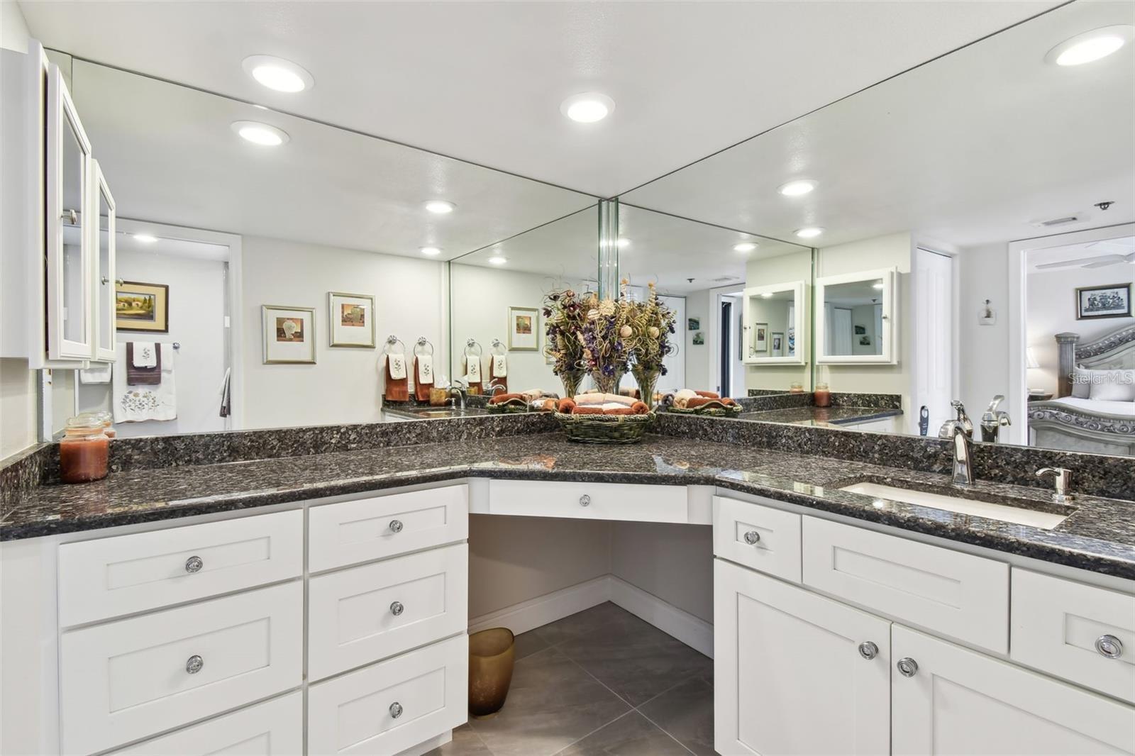Listing photo id 24 for 1660 Gulf Boulevard Ph1