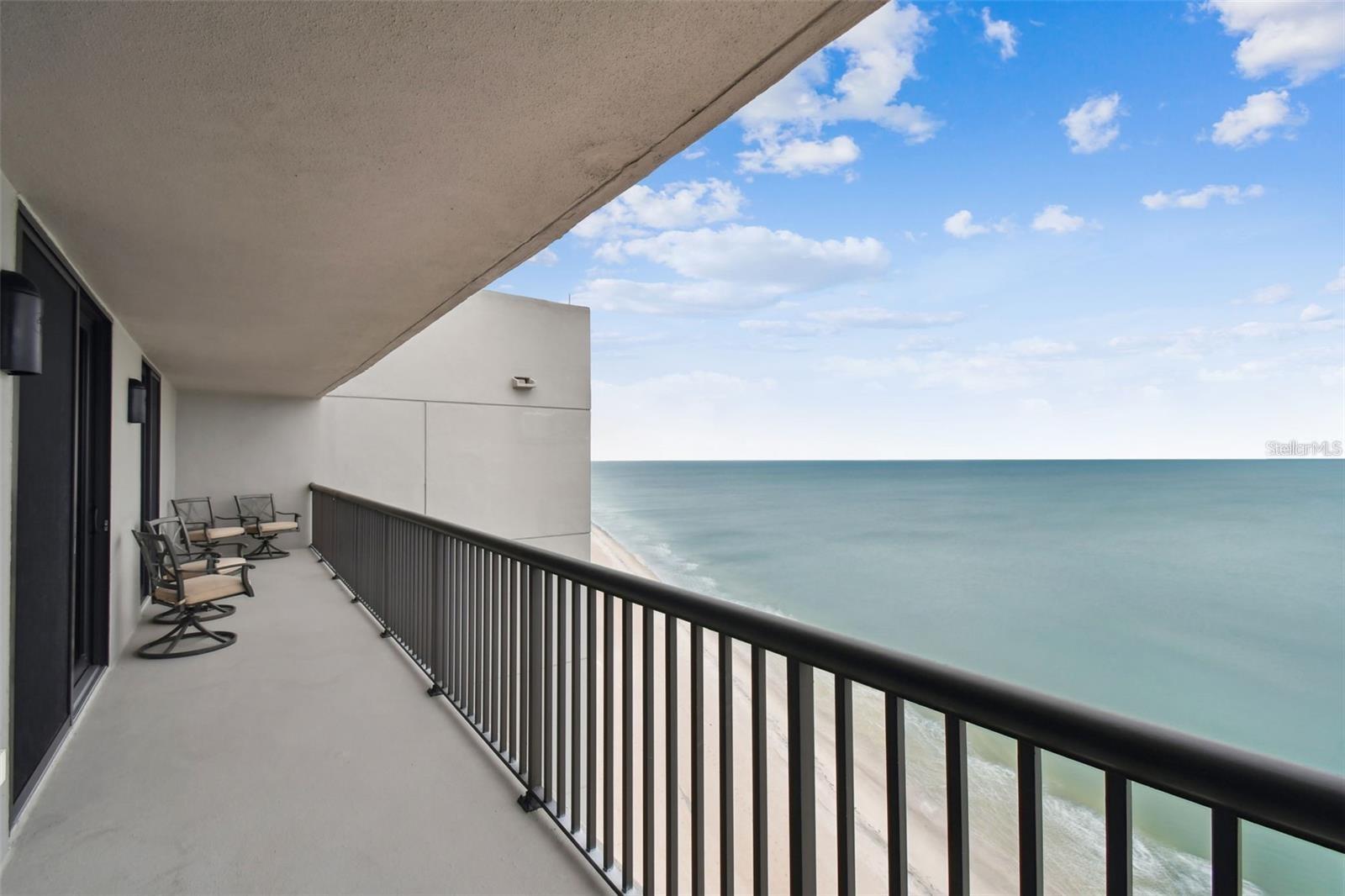 Listing photo id 1 for 1660 Gulf Boulevard Ph1