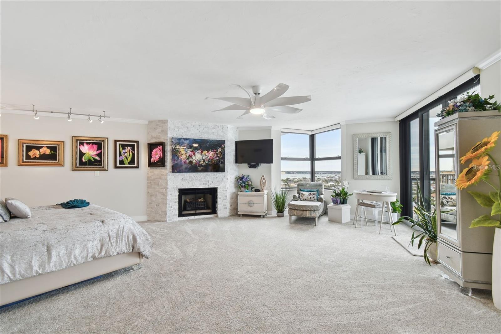 Listing photo id 28 for 1660 Gulf Boulevard Ph1