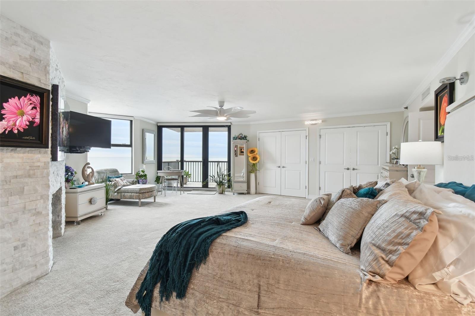 Listing photo id 30 for 1660 Gulf Boulevard Ph1