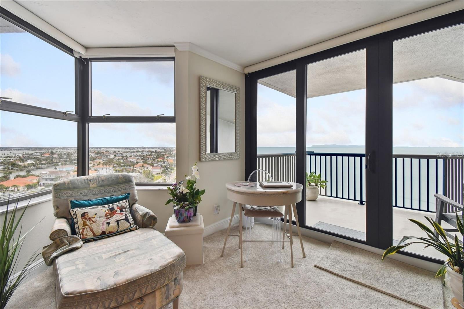 Listing photo id 31 for 1660 Gulf Boulevard Ph1