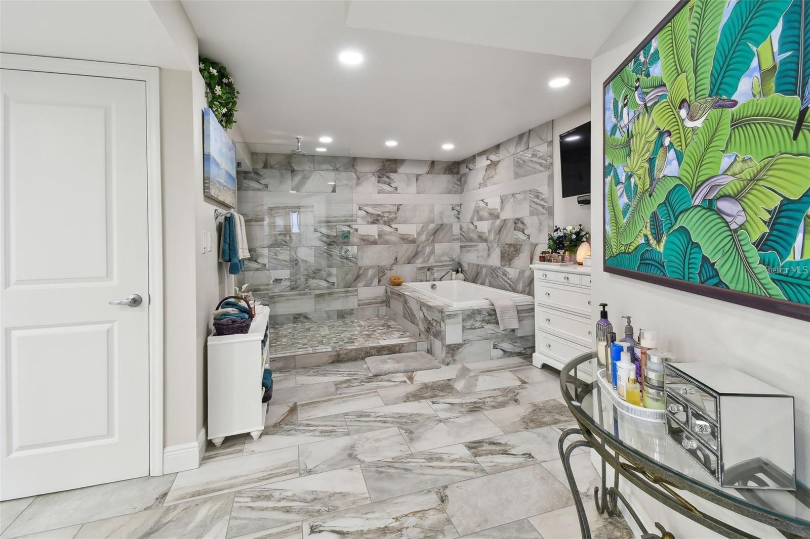 Listing photo id 33 for 1660 Gulf Boulevard Ph1