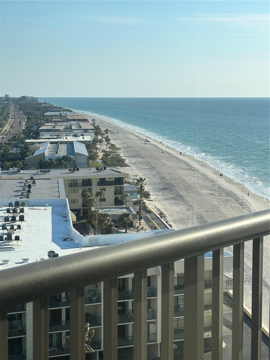 Listing photo id 34 for 1660 Gulf Boulevard Ph1
