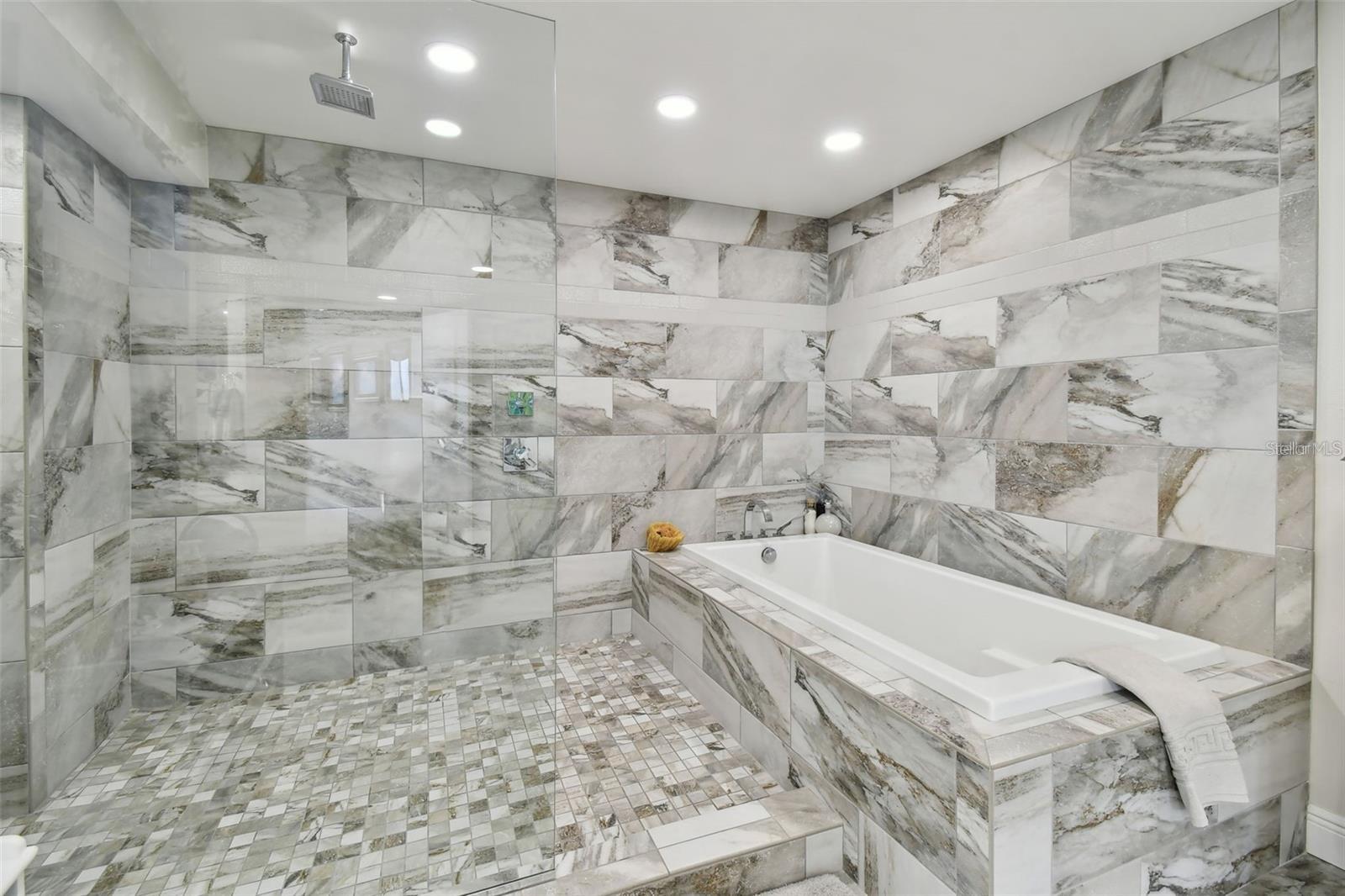 Listing photo id 36 for 1660 Gulf Boulevard Ph1