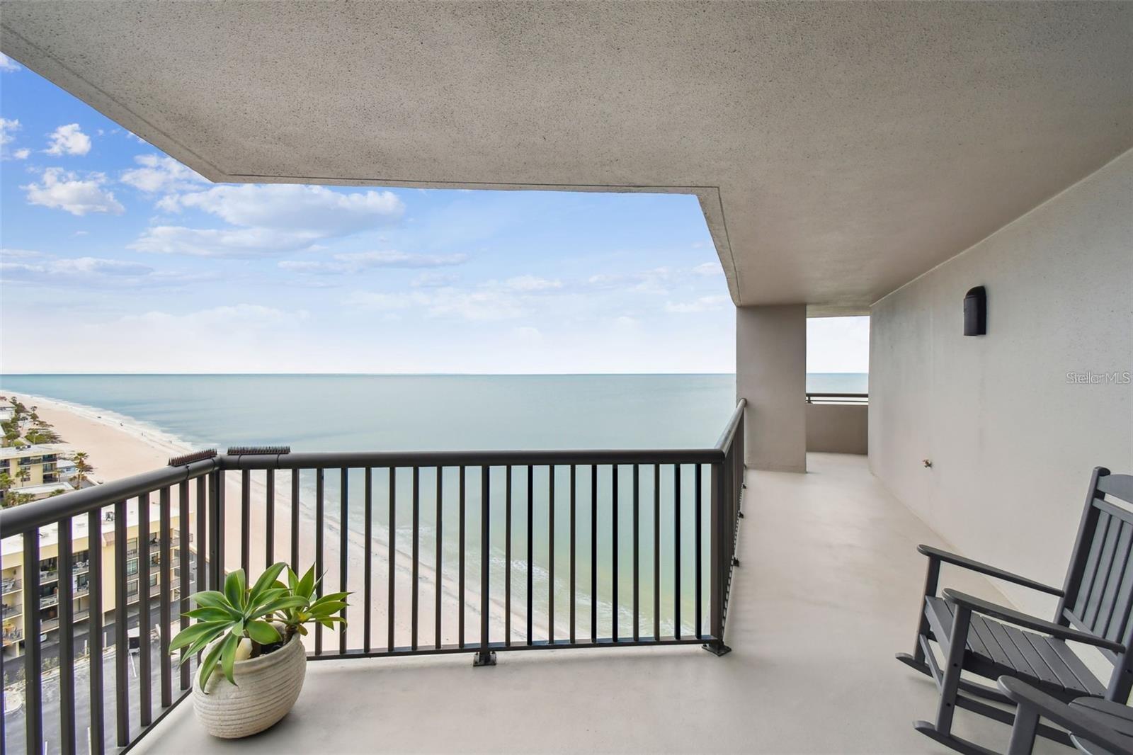 Listing photo id 37 for 1660 Gulf Boulevard Ph1