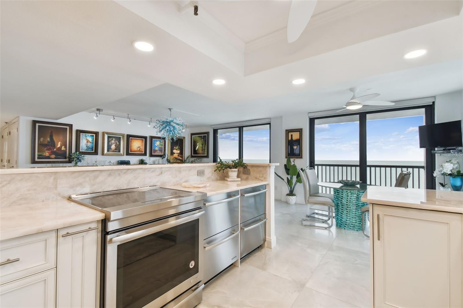 Listing photo id 2 for 1660 Gulf Boulevard Ph1