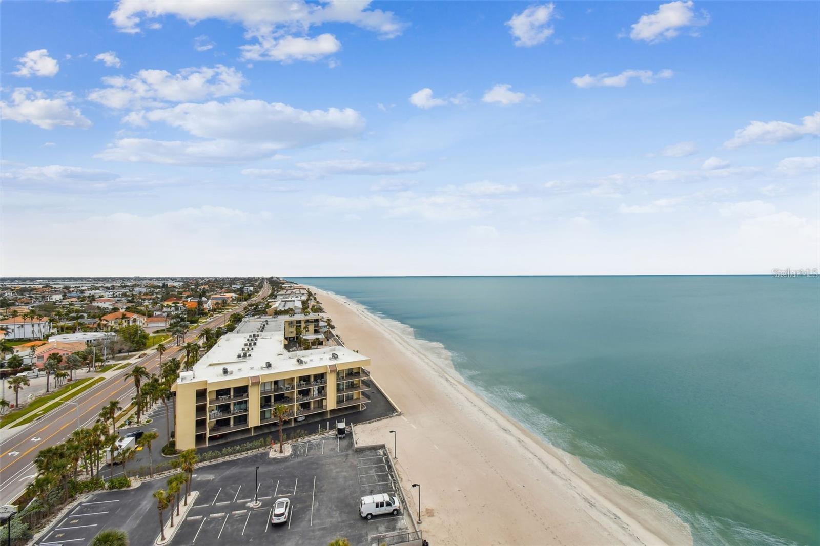 Listing photo id 38 for 1660 Gulf Boulevard Ph1