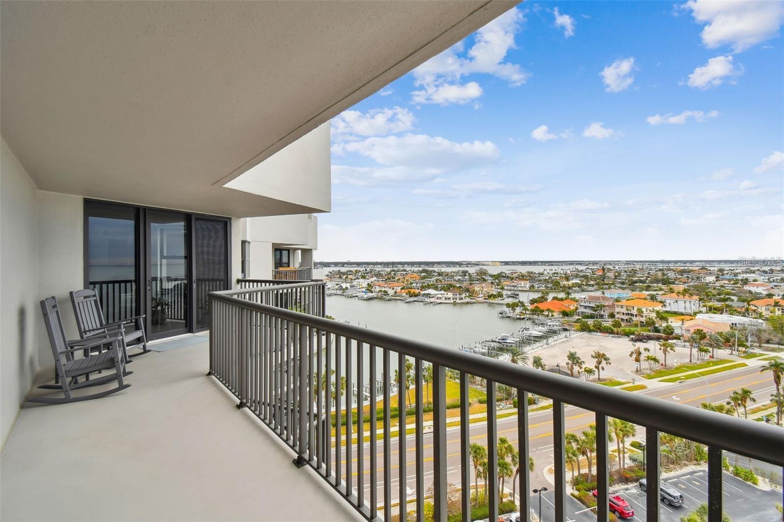 Listing photo id 39 for 1660 Gulf Boulevard Ph1