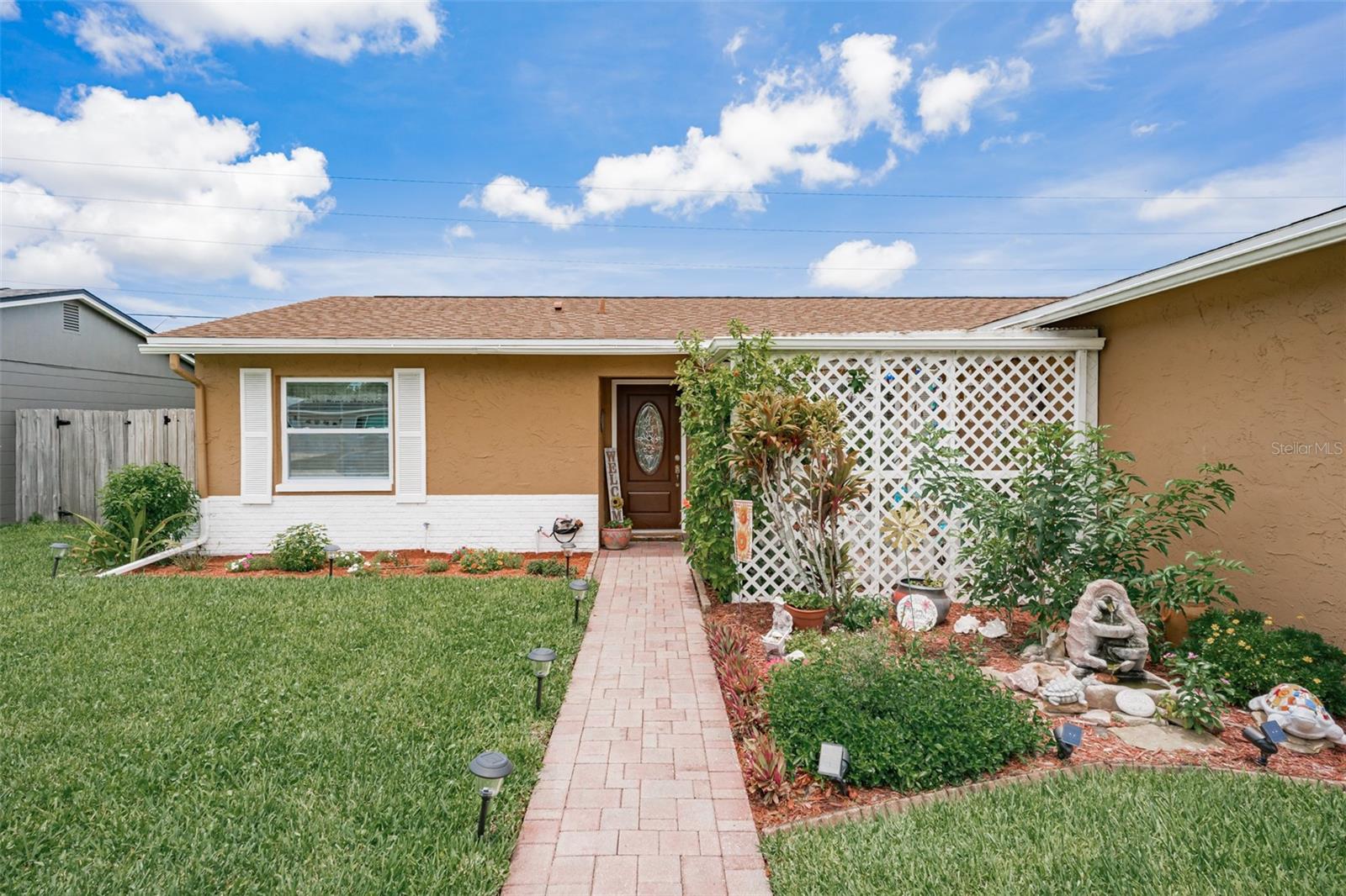 Listing photo id 0 for 6411 Elmhurst Court