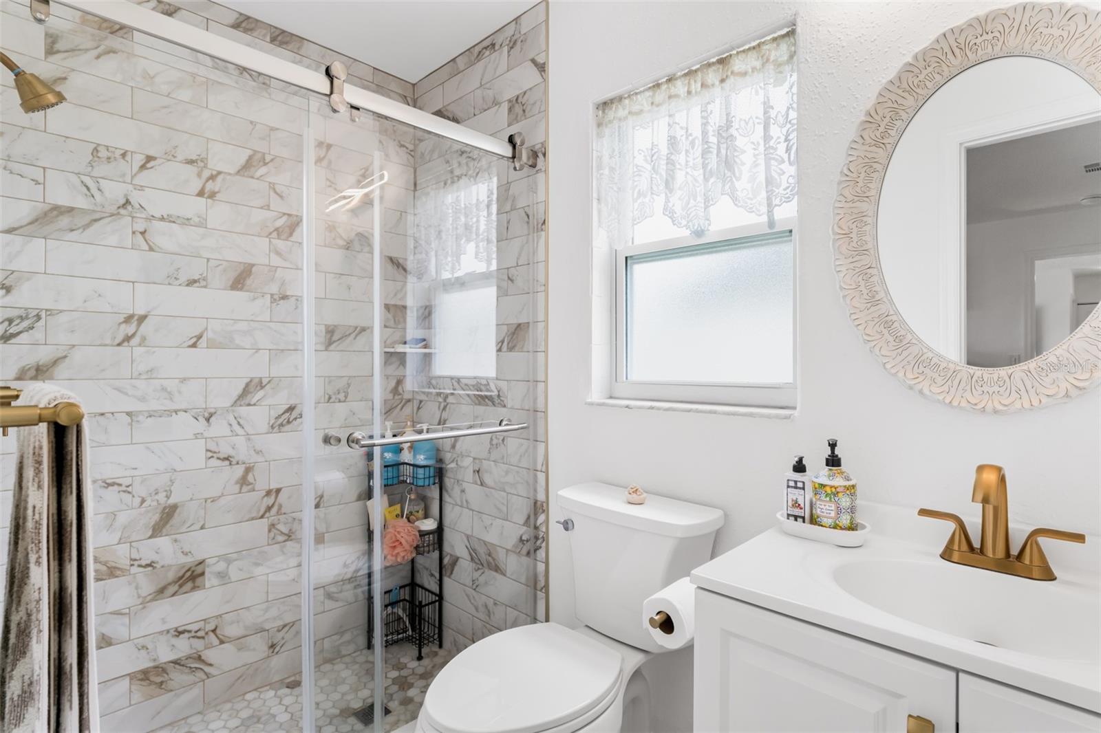 Listing photo id 18 for 6411 Elmhurst Court